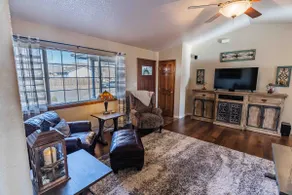 Beautiful Warm and Spacious Home, 3bed/2 full bath - Image 2
