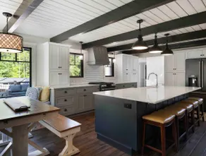 Idyllic Mountain and Lake Getaway - Image 2
