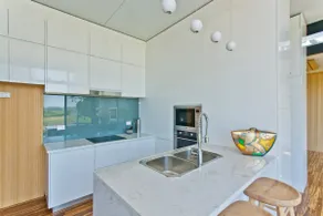 Riverside luxury - Image 2