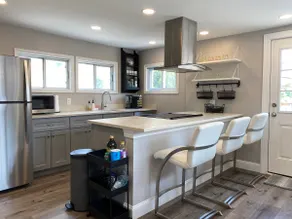 2nd floor Bryn Mawr apartment with private deck - Image 3
