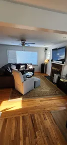 3BR 1.5 Bath patio free parking - Image 3