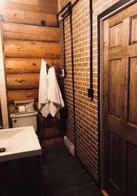 The Cozy Corner – Hot Tub, WiFi & Mountain Views - Image 4