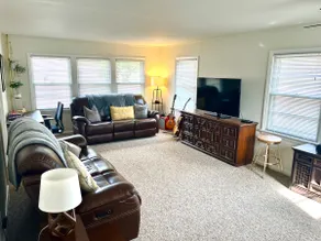 Retro Retreat with Lake & Mountain Views - Image 2