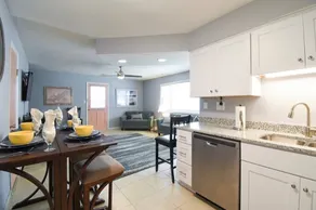 The Hunt's Beach House - Image 5
