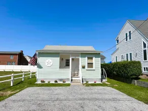 Sound View Beach Getaway Cottage - Image 2