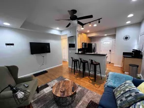 Charming cute house 8 mins from airport! - Image 3
