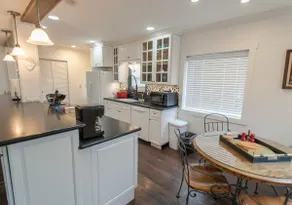 Cranberry Coast Gambrel Home, Sleeps 10 and 2.5 ba - Image 4