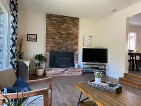 Entire 3 bed 2 bath house, super clean and bright - Image 3