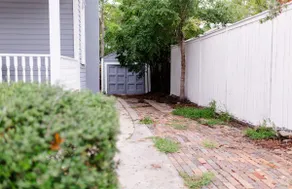 The Yellow Door Cottage | Walk to Town - Image 4