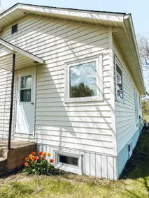 NEW! Charming Farmhouse located at Austin - Image 5