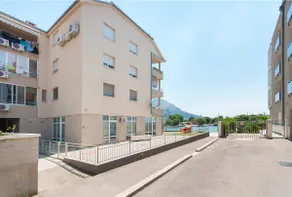 Modern new flat for 4 + 2 person near city center - Image 3