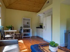 Relaxing apt by Overton Square and Overton Park. - Image 5
