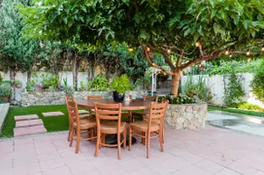 Private Home with Free Parking & Large Garden - Image 4