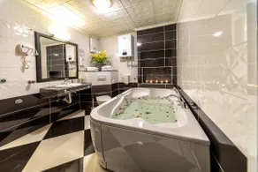 【F Apartments】- Deluxe Apartment - Image 5