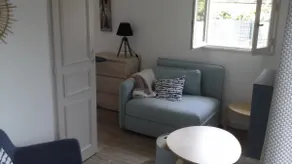 Fully renovated little independent house - Image 3