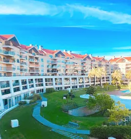 Modern Apartment in Luxurious Condominium - Image 2