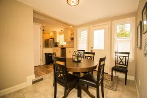 Quaint and cozy Cottage off Historic Square! - Image 3