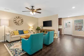 Spacious 4BR Family Home • Near TCU & Cultural Dis - Image 5