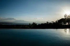 House with porch, pool and sea view - Image 2