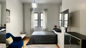 Rad location East Village NYC studio apartment - Image 2