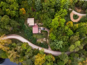 Spacious, Secluded Lake Retreat, Hot Tub Getaway - Image 2