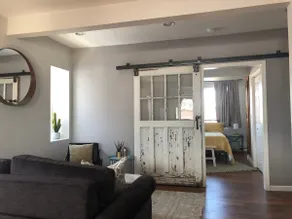 Modern Downtown Apartment - Image 3