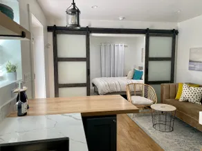 Private and Modern Garden Suite in Alameda - Image 2