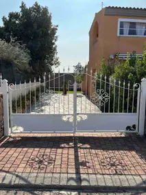 Apartment with garden - Image 3