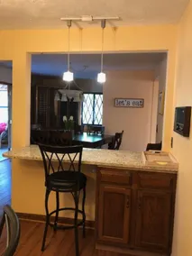 Town and Country Home - Image 5