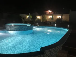 Superbly equipped with large pool and jacuzzi (N) - Image 2