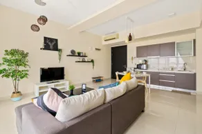 Warm, Cozy, High-Rise 1-Bedroom with Infinity Pool - Image 3
