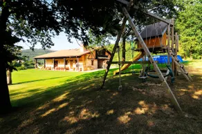 Spectacular farmhouse next to the Butrón River, Plencia - Image 5