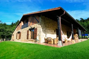 Spectacular farmhouse next to the Butrón River, Plencia - Image 3