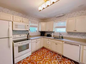 Unik Beach Cottage - Vineyard Vista - - Image 2