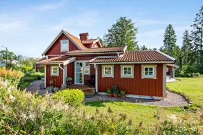 Exclusive villa with rural and idyllic location - Image 2
