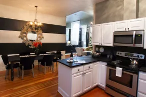 Spacious & Elegant Historic Flat in Downtown - Image 3