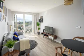 Stunning apartment, close to East Croydon station - Image 3