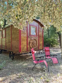 Western-style caravan in the heart of Luberon - Image 3