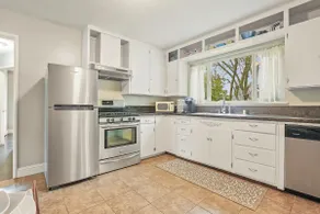 Robert St Cottage, near Lodi Lake - Image 3