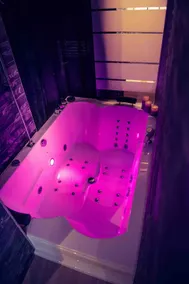 Clos Love – Hot Tub Getaway near Disneyland - Image 3