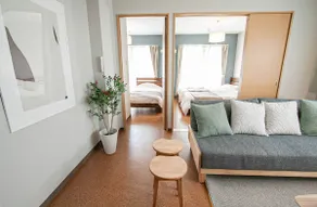 10-minute walk to Otaru Canal and Sakaimachi-dori | Adjacent to Suitengu Shrine, 17-room unmanned hotel, B1 | 2 bedrooms, bathroom. - Image 4