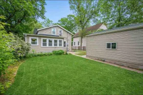 Cheerful suburban cabin on sweet quiet street - Image 5
