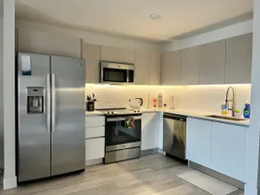 Lovely 1 bed condo with pool/wifi free parking - Image 5
