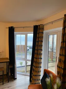 Luxury Modern 2Bed Seafront Apartment in Rhos on Sea - Image 4