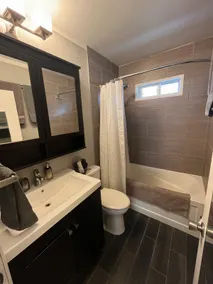 Great Location - Vintage Exec 3 Bedroom Bungalow - Image 4