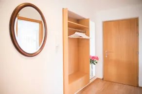 Sunny apartment near the city center - Image 4