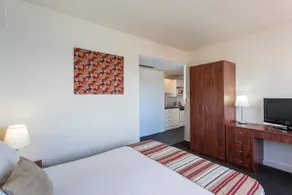 Long Stay Special- Studio Apartment - Image 3