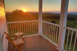 The Orchard Oasis: Charming & Romantic Farm Stay - Image 5