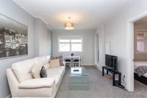 MODERN CONDO BY CHINATOWN, WIFI , A/C & STAMPEDE - Image 2