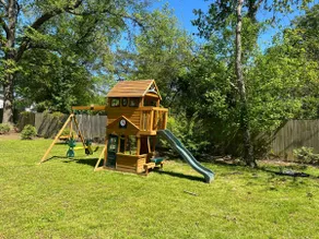 3 Bedroom Home w/ fenced-in backyard - Image 5